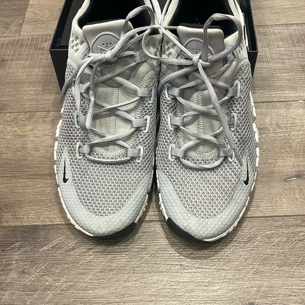 Nike Men's Light Gray Free Metcon 4 Training Sneakers Size 12